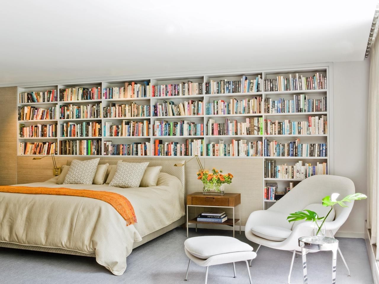 Bedroom Decorating Ideas With Bookshelves