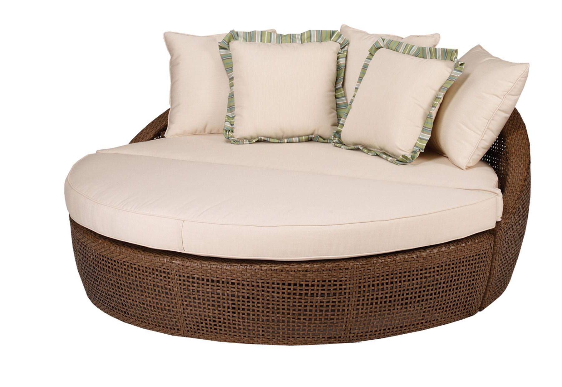 15 Best Round Chaise Lounges